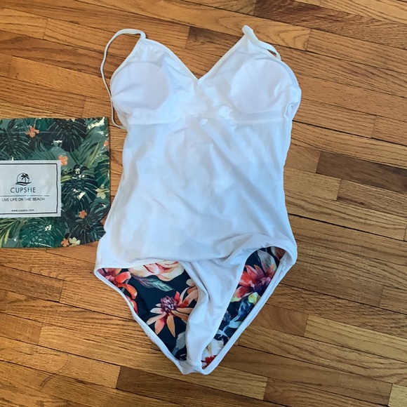 Cupshe one piece - Picture 3 of 4